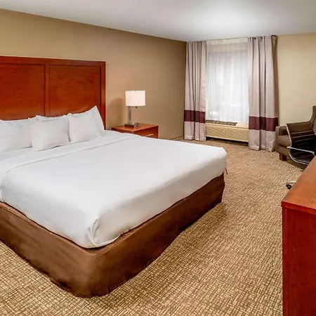 Comfort Inn & Suites Grundy-2