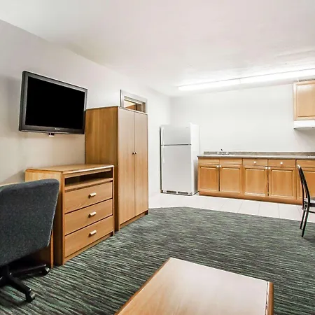 Econo Lodge Inn & Suites Jackson Northwest-2