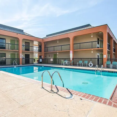 Econo Lodge Inn & Suites Jackson Northwest-3