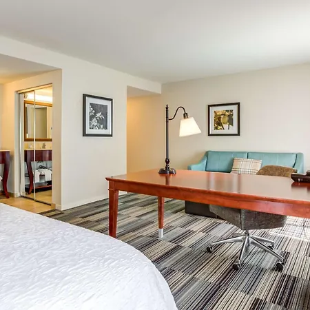 Hampton Inn & Suites Westford-Chelmsford-2