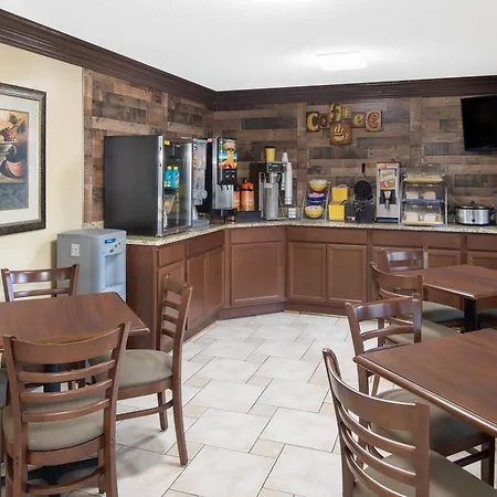 Days Inn By Wyndham Tupelo-3