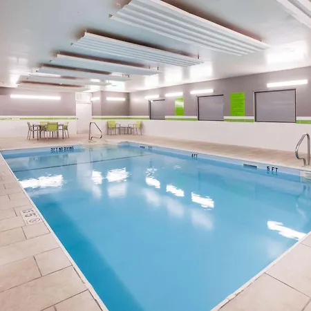 La Quinta Inn And Suites By Wyndham Elkhart-2