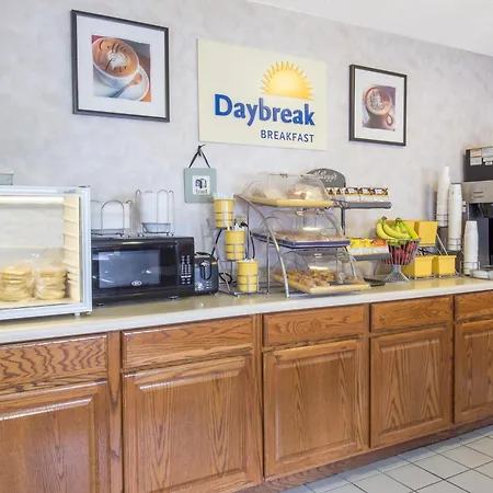 Days Inn & Suites By Wyndham Davenport East-3