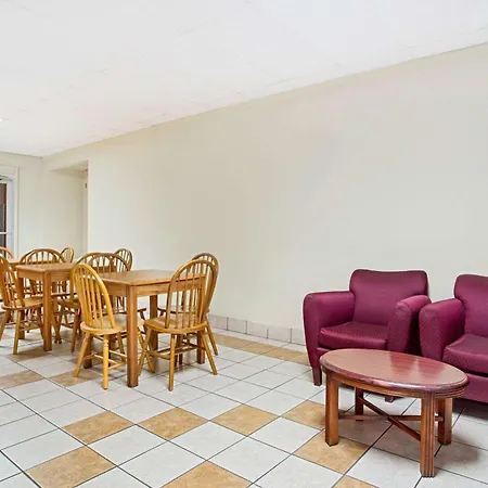 Bristol Parkway Inn-3