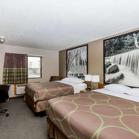 Super 8 By Wyndham Hays Ks-3