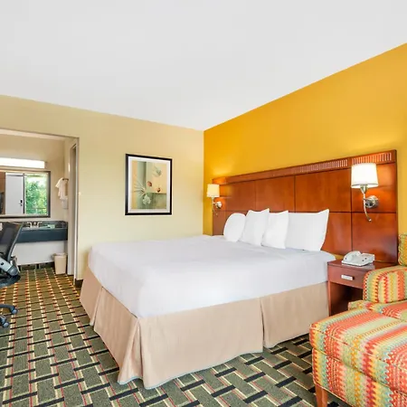 Days Inn By Wyndham Knoxville East-3