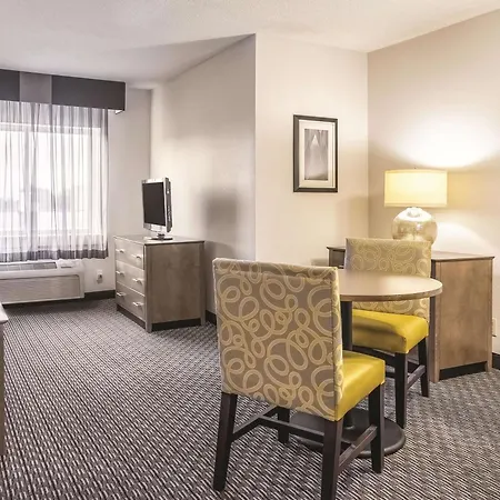 La Quinta By Wyndham Hartford Bradley Airport-3