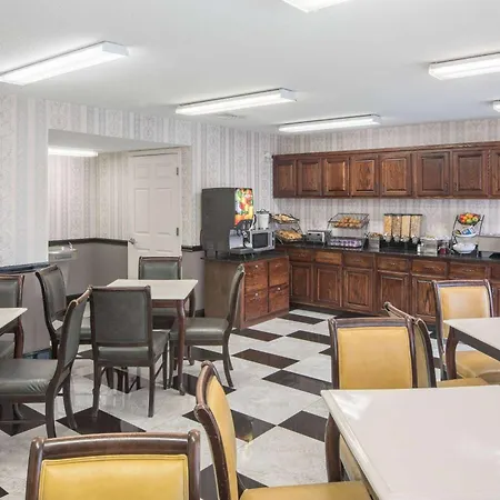 Baymont By Wyndham Cleveland-2