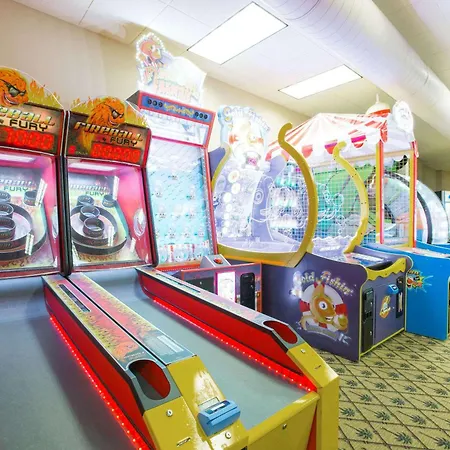 Ramada By Wyndham Des Moines Tropics Resort & Conference Ctr-2