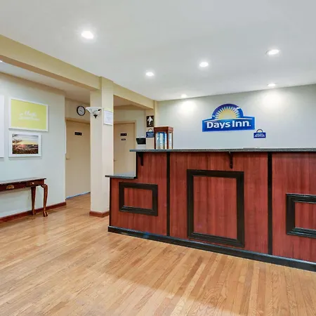 Days Inn By Wyndham Fairmont-3