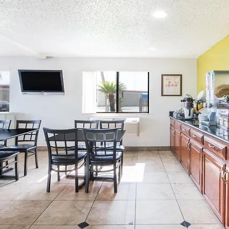 Super 8 By Wyndham Harlingen Tx-2