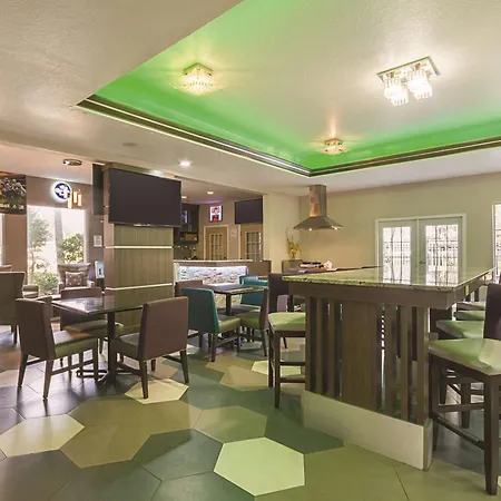 La Quinta Inn & Suite Kingwood Houston Iah Airport 53200-3