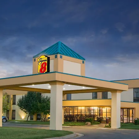 Super 8 By Wyndham Wichita South-3