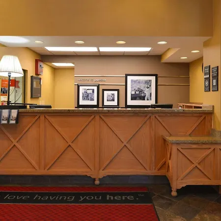 Hampton Inn & Suites Pueblo-Southgate-2