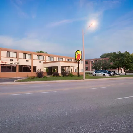 Super 8 By Wyndham Sarnia On-2