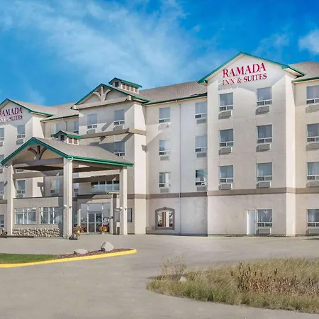 Ramada By Wyndham Clairmont/Grande Prairie-3