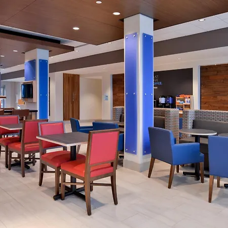Holiday Inn Express & Suites - Marshalltown By Ihg-3