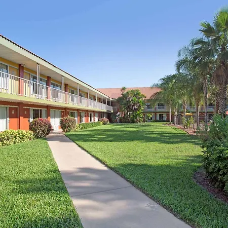 Days Inn By Wyndham Cocoa Cruiseport West At I-95/524-2