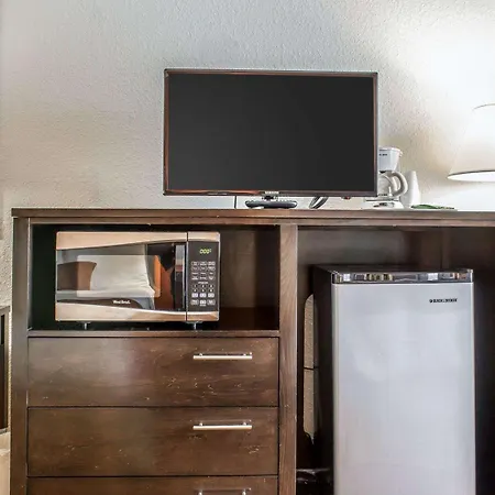 Rodeway Inn & Suites Near Okoboji Lake-2