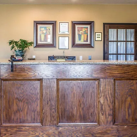 Rodeway Inn & Suites Near Okoboji Lake-3
