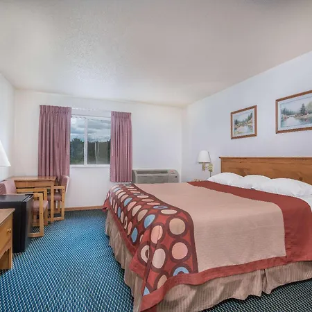 Super 8 By Wyndham Phillips-2