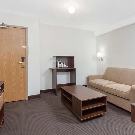 Super 8 By Wyndham Kenora-3