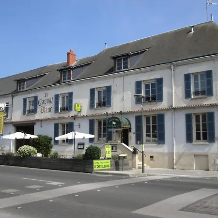 Logis Hostellerie Du Cheval Blanc-2