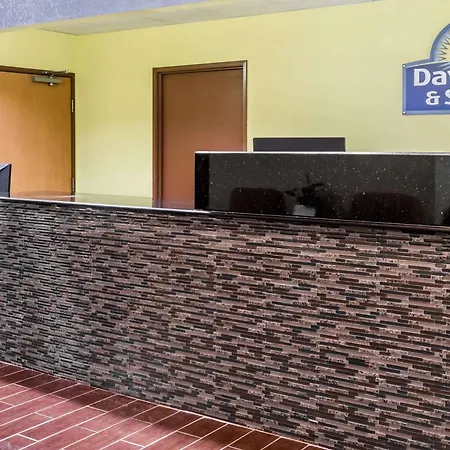 Days Inn & Suites By Wyndham Casey-3
