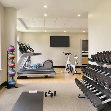 Embassy Suites By Hilton Montreal Airport-2