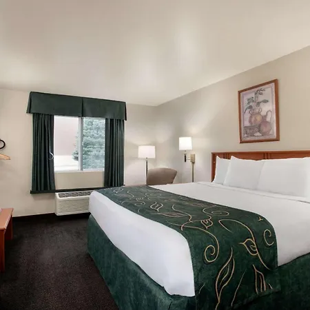 Travelodge By Wyndham Clinton Valley West Court-3