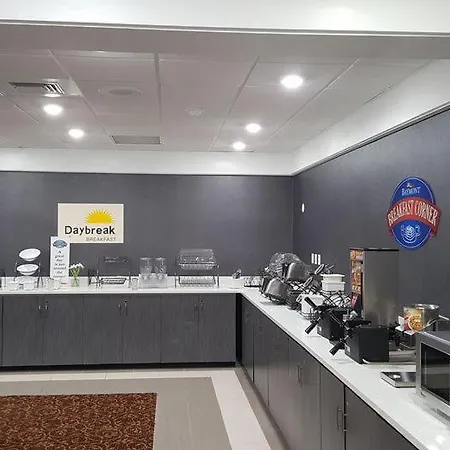 Days Inn & Suites By Wyndham Grand Rapids Near Downtown-3