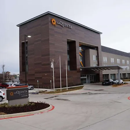 La Quinta Inn & Suites By Wyndham Lewisville-2