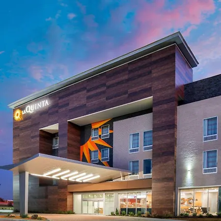 La Quinta Inn & Suites By Wyndham Lewisville-3