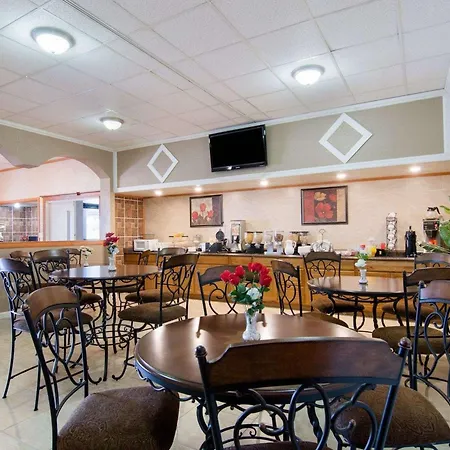 Knights Inn & Suites Emporia-2