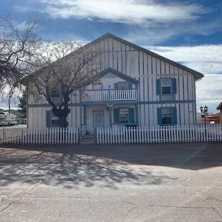 Tombstone Bordello Bed & Breakfast-3