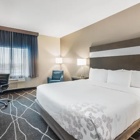 La Quinta Inn And Suites By Wyndham Houston Spring South-2