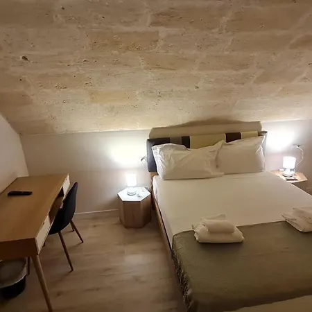 Lithos Rooms-2