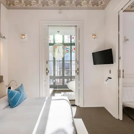 El Palauet Modernist Suites Barcelona-2