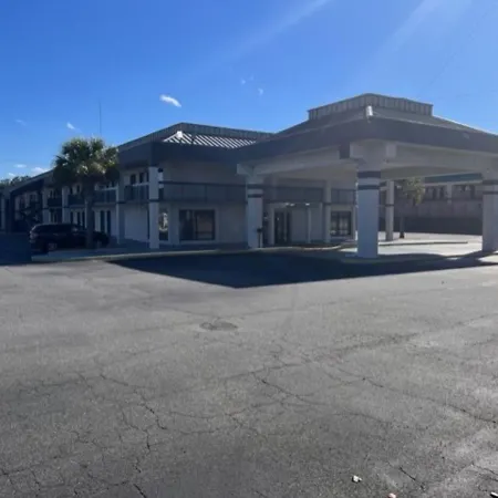 Clarion Pointe-2