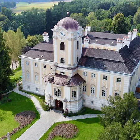 Schlosshotel Rosenau Superior-3