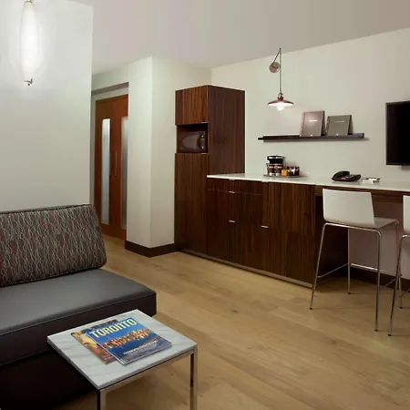 Hilton Toronto Airport Hotel & Suites-2