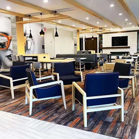 La Quinta Inn & Suites By Wyndham Pflugerville-3