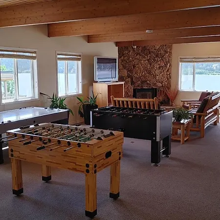 Akiskinook Resort: Lakeside Family Retreat with Diverse Amenities-2