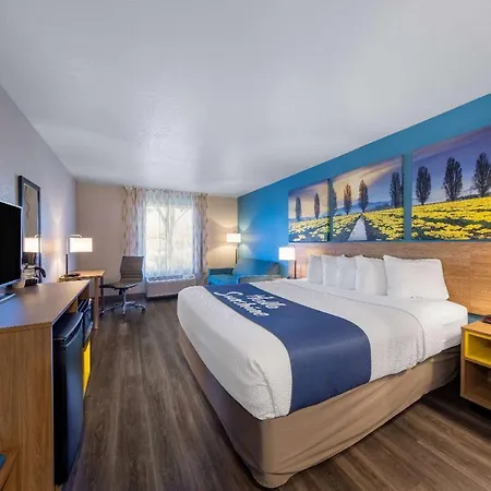 Days Inn By Wyndham Lathrop-3