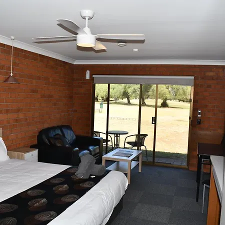 Berrigan Motel-2