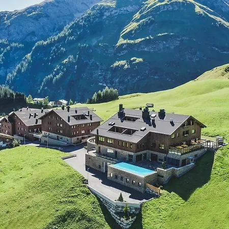 AlpenParks Hotel&Apartment Arlberg Warth mit Pool-2