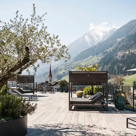 Stroblhof Active Family Spa Resort-3