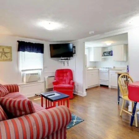 Carriage House Motel Cottages & Suites-3