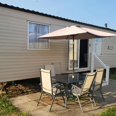 Vacation Escape - Valley Farm -Clacton-On-Sea - Holiday Park-3