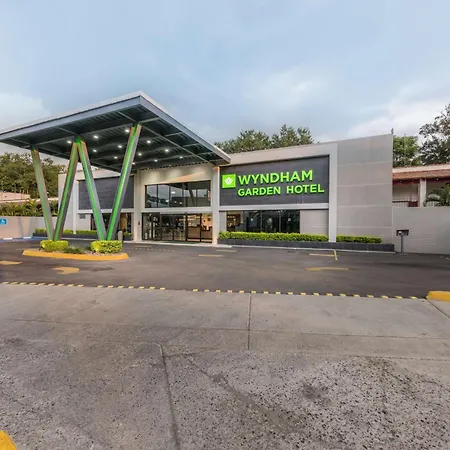 Wyndham Garden Guadalajara Expo Plaza del Sol-2